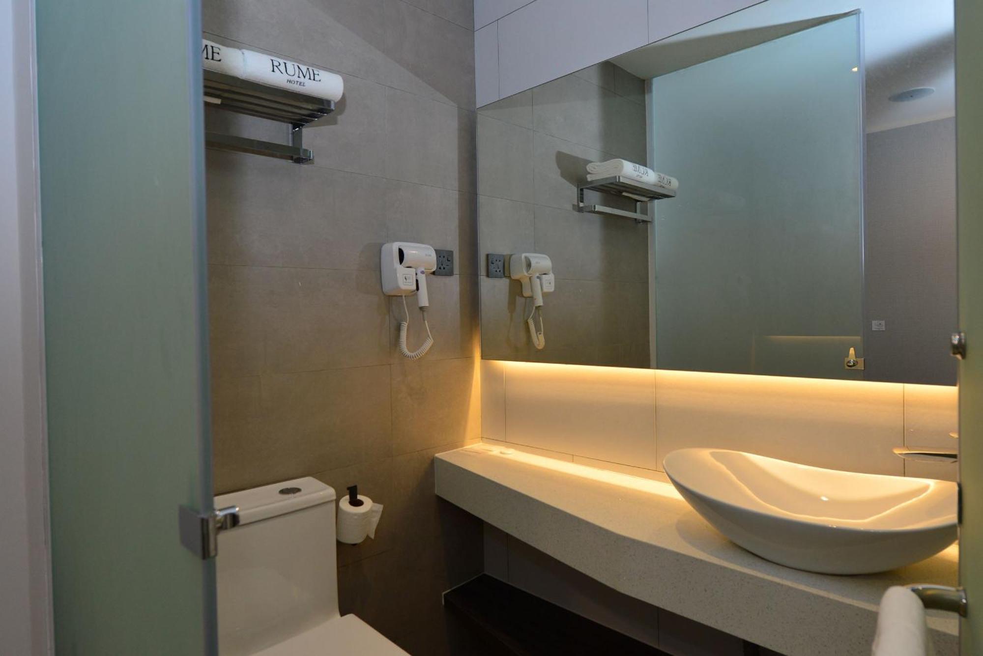 Rume Hotel Kuching Bagian luar foto