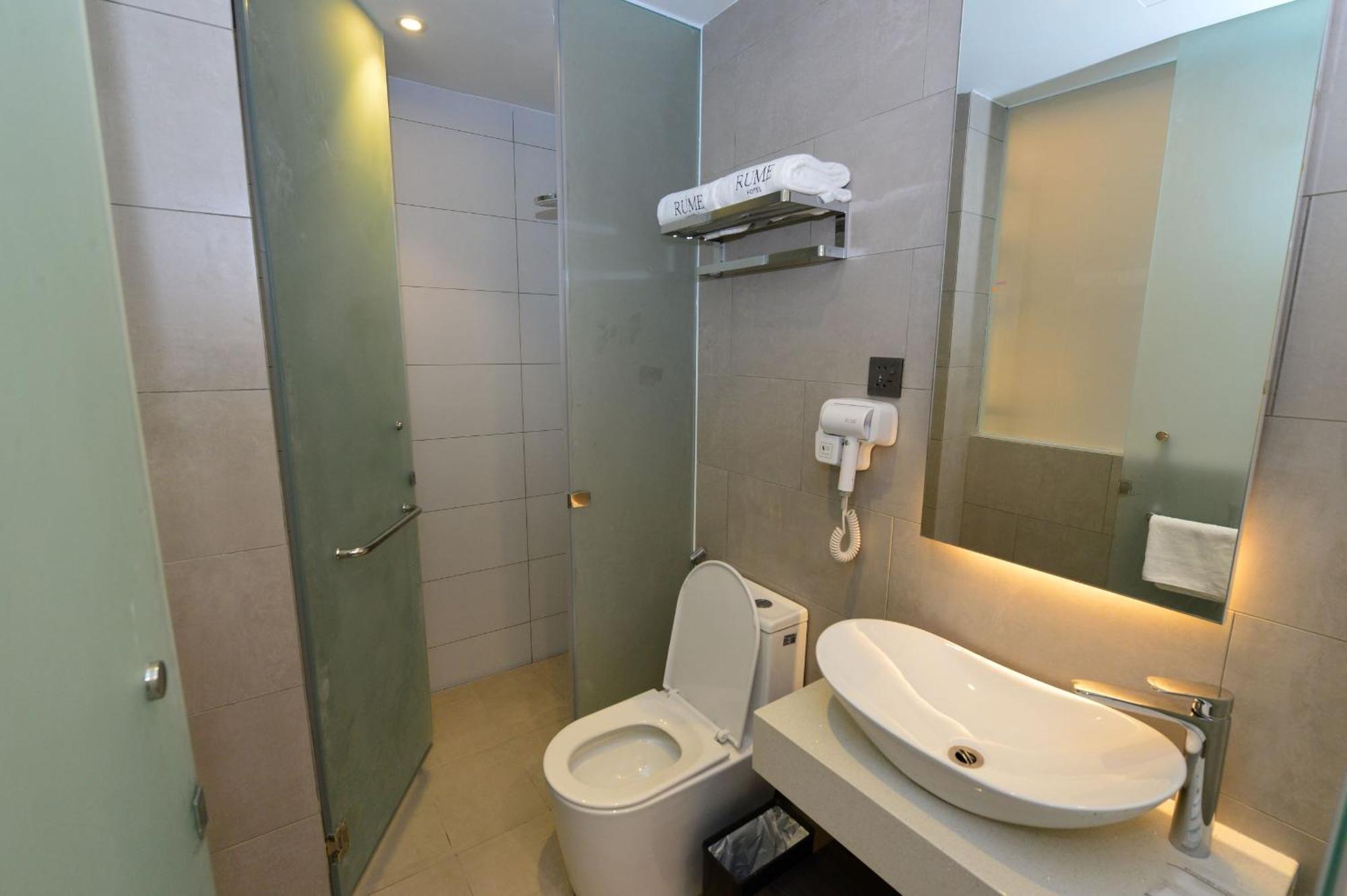 Rume Hotel Kuching Bagian luar foto